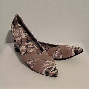 Steven by Steve Madden Roamy camouflage pointed slip on flats size 9.5, comfort